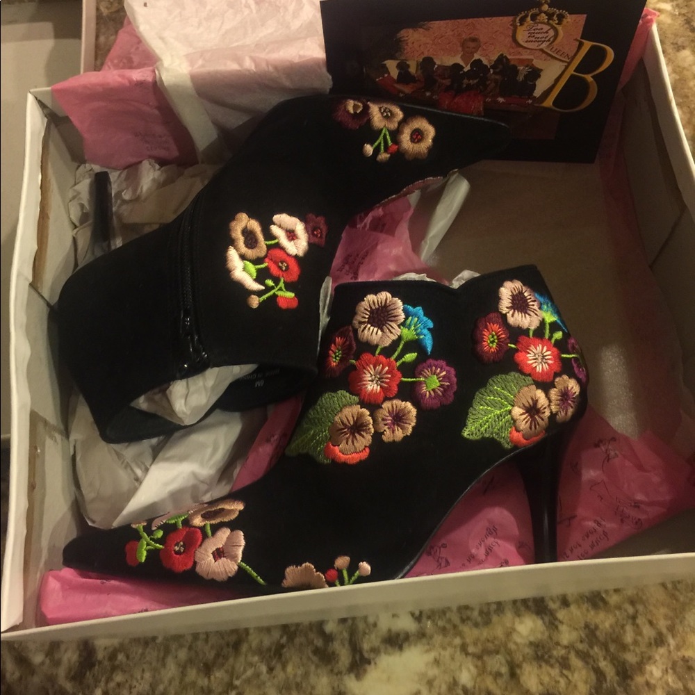 New Beverly Feldman flowerBoots